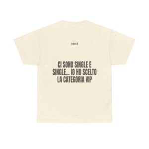 T-shirt PUMP con la frase 'CI SONO SINGLE E SINGLE... IO HO SCELTO LA CATEGORIA VIP' — collezione Single