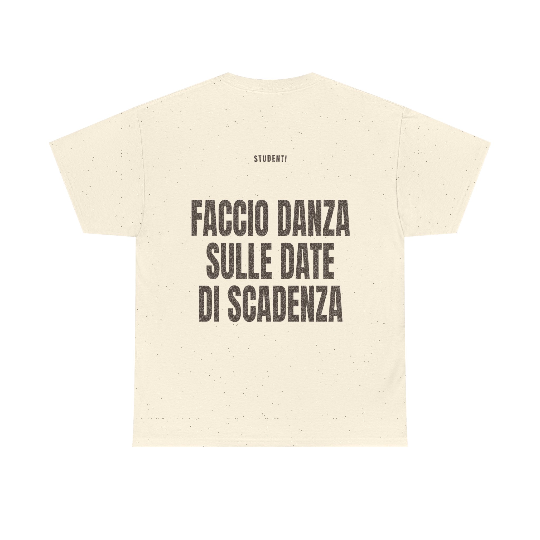T-shirt PUMP con la frase 'FACCIO DANZA SULLE DATE DI SCADENZA' — collezione Studenti