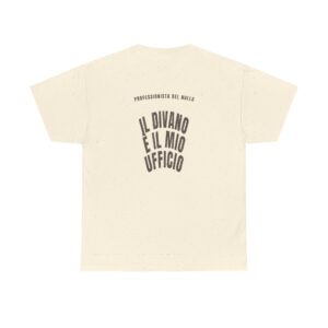 T-shirt PUMP con la frase 'IL DIVANO È IL MIO UFFICIO' — collezione Professionista Del Nulla