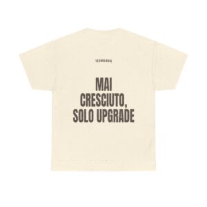 T-shirt PUMP con la frase 'MAI CRESCIUTO, SOLO UPGRADE' — collezione Tecnologia