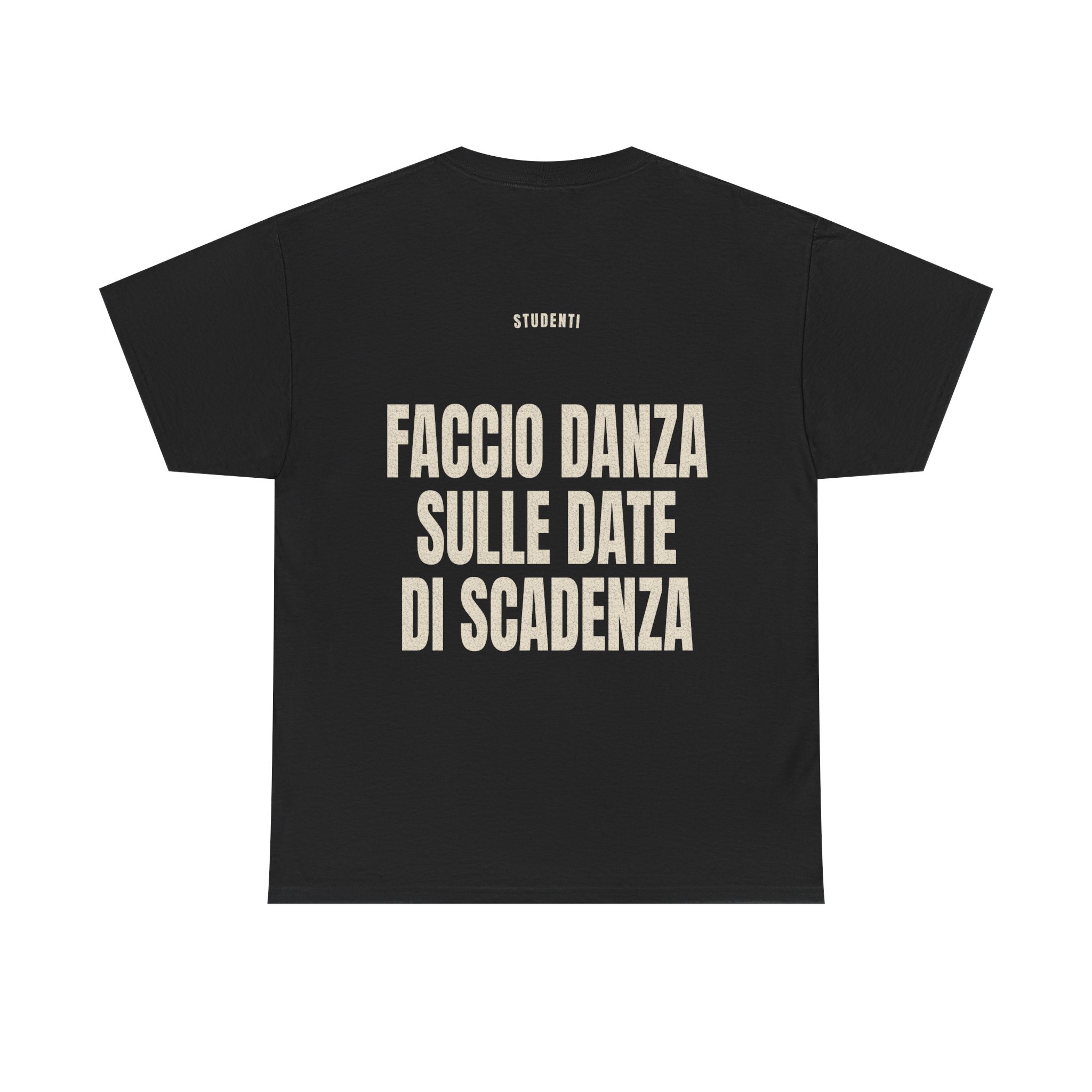 T-shirt PUMP con la frase 'FACCIO DANZA SULLE DATE DI SCADENZA' — collezione Studenti