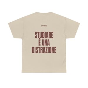 T-shirt PUMP con la frase 'STUDIARE È UNA DISTRAZIONE' — collezione Studenti