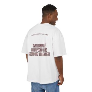 T-shirt oversize PUMP con la frase 'SVEGLIARMI È UN IMPEGNO CHE SCORDEREI VOLENTIERI' — collezione Chi Non Ha Voglia Di Fare Niente