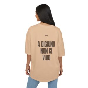T-shirt oversize PUMP con la frase 'A DIGIUNO NON CI VIVO' — collezione Fame