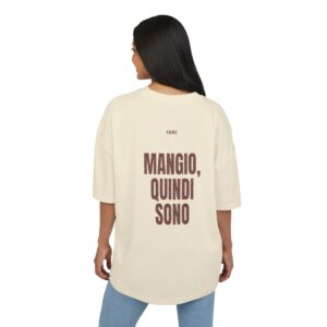 T-shirt oversize PUMP con la frase 'MANGIO, QUINDI SONO' — collezione Fame
