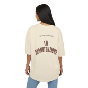 T-shirt oversize PUMP con la frase 'IN MANUTENZIONE' — collezione Professionista Del Nulla