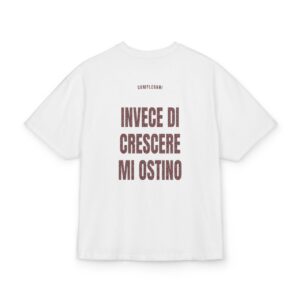COMPLEANNI — ‘INVECE DI CRESCERE MI OSTINO’ · Oversize