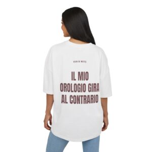 VIVO DI NOTTE — ‘IL MIO OROLOGIO GIRA AL CONTRARIO’ · Oversize